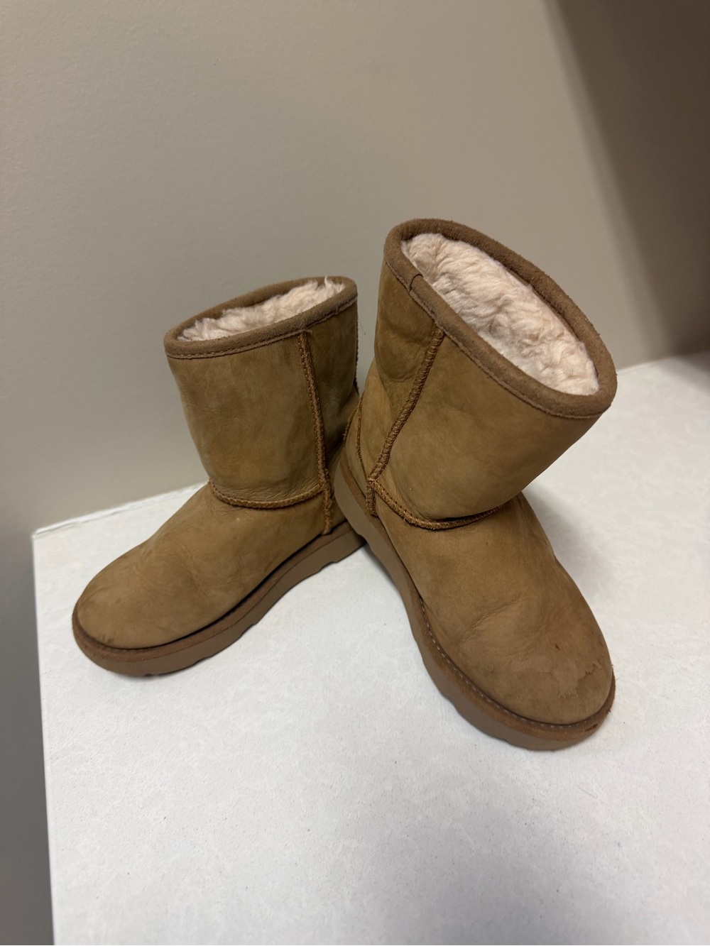 Ugg boots size toddler 11